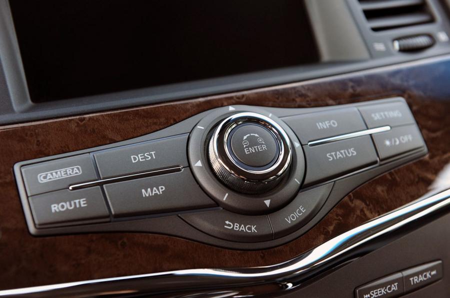  Infiniti QX56 2012 года  (фото 24 из 64)